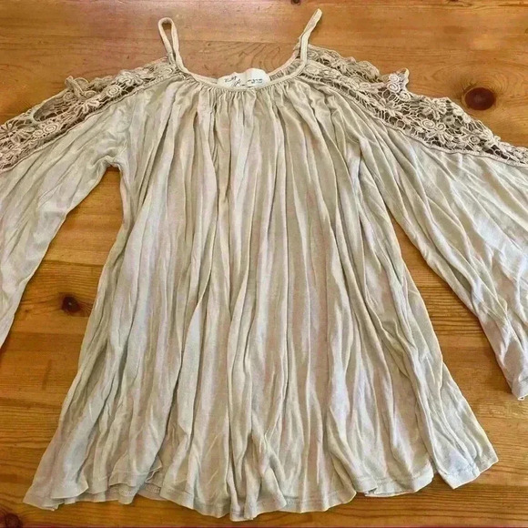 Vintage Havana cold shoulder crocheted top - Picture 2 of 7